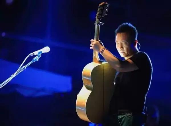 28年相濡以沫,许巍为挚爱写了两首歌,都是5分20秒