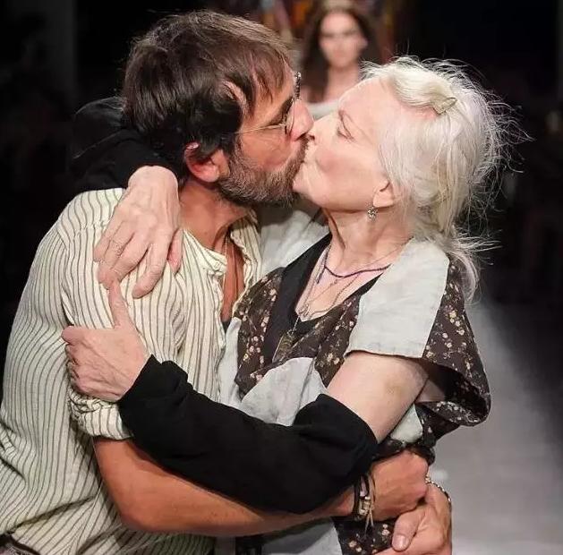 50岁娶鲜肉老公,74岁炮轰首相,每一天都作妖到闪闪发光!