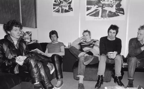 50岁娶鲜肉老公,74岁炮轰首相,每一天都作妖到闪闪发光!