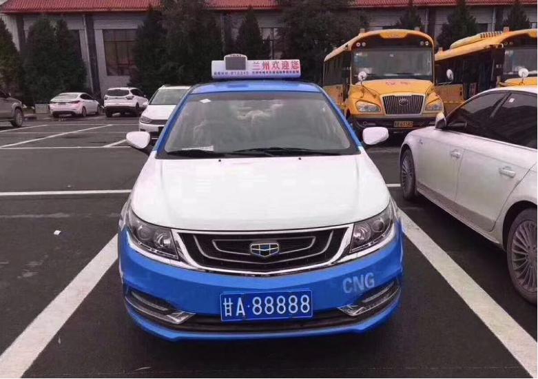 兰州新远景出租车装“88888“豪车牌，背后该不会有故事吧？