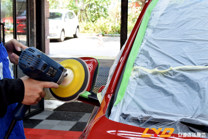 镀晶后漆面不是很光滑,漆面镀晶的前后对比效果