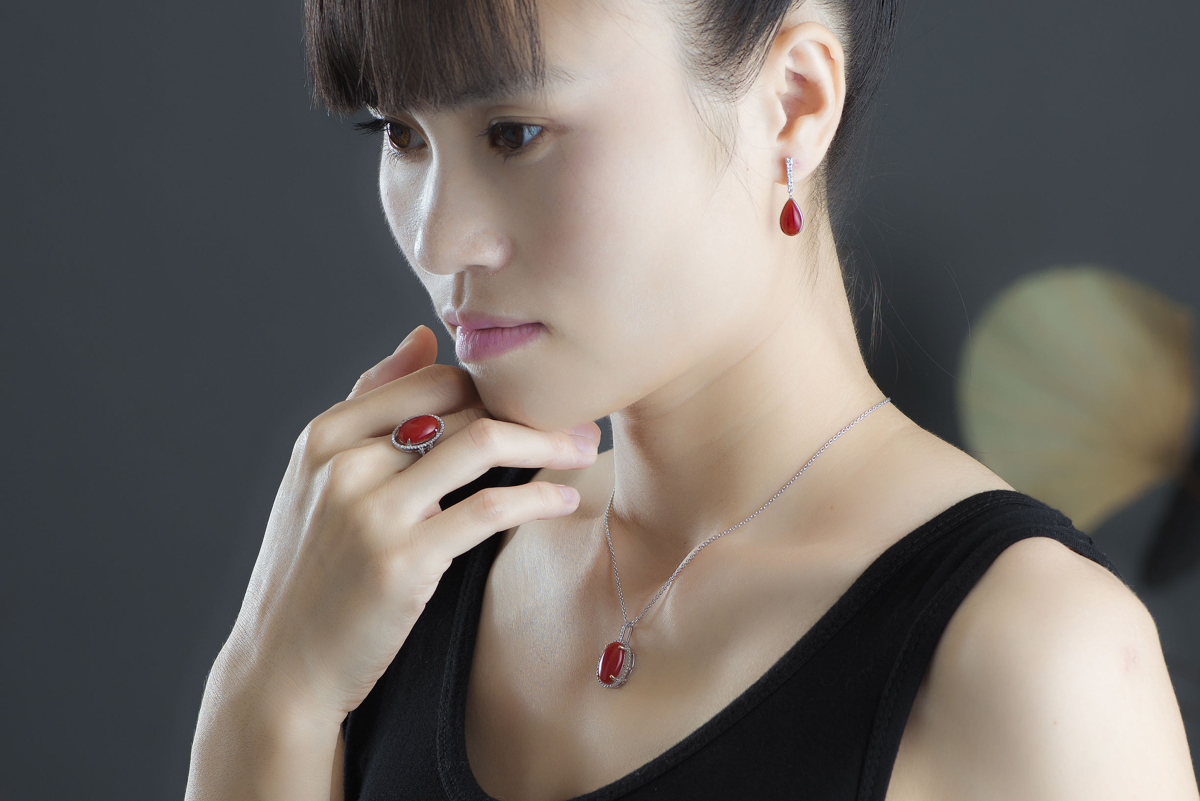 红珊瑚可以跟黄金手镯叠戴吗,蓝珊瑚适合什么人戴