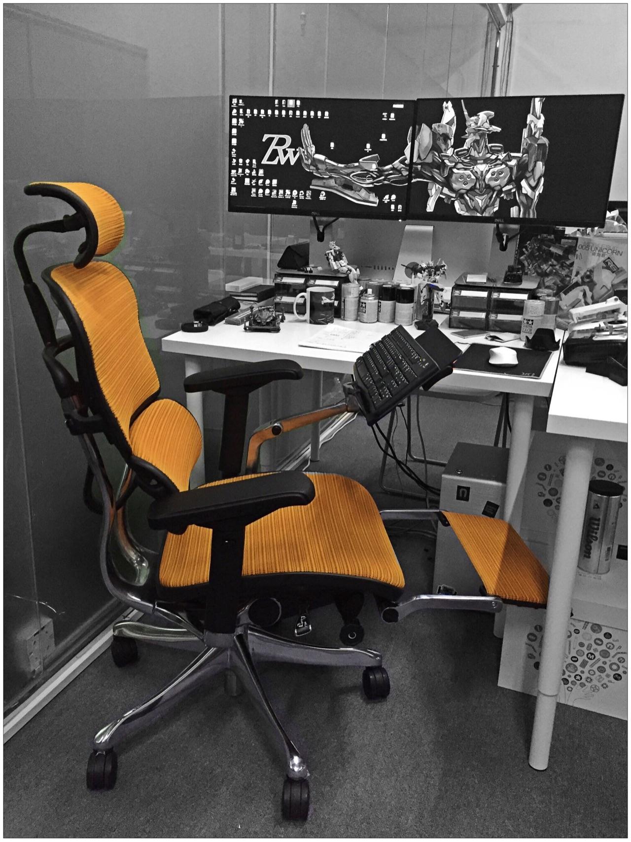 设计师两台显示屏怎么放好看,设计师两台显示器