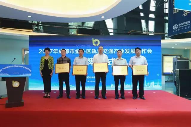 全市新签约亿元以上项目238个,投资亿元新签约9个招商引资项目