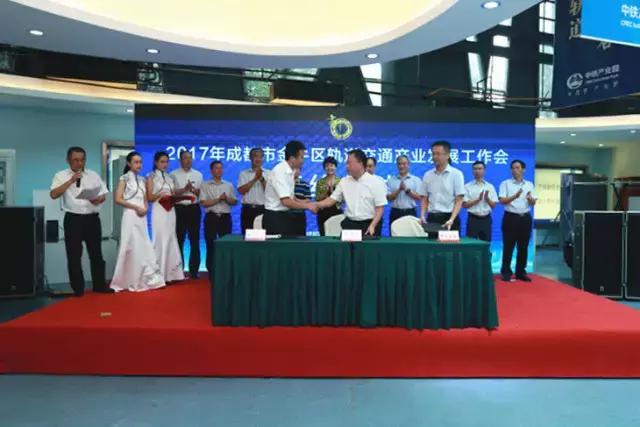 全市新签约亿元以上项目238个,投资亿元新签约9个招商引资项目