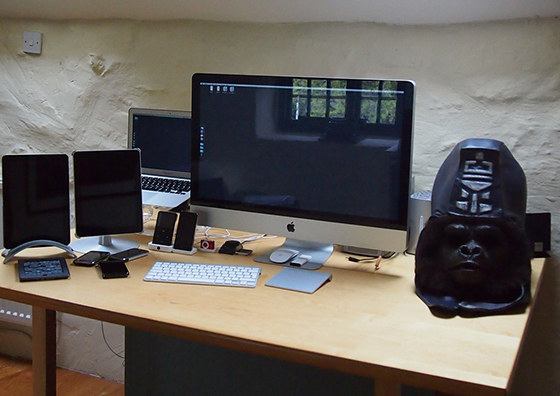 设计师两台显示屏怎么放好看,设计师两台显示器