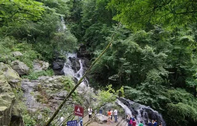 成都周边的野瀑布,成都周边超级宽大瀑布