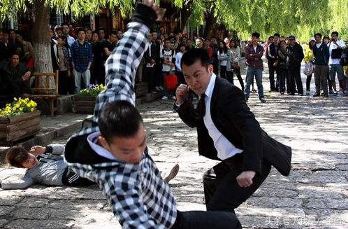 故事连载:一个女人的江湖(二十六、我再问一次,还不还钱?)