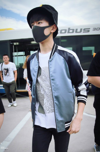 易烊千玺代言的单品,杨幂易烊千玺时尚单品