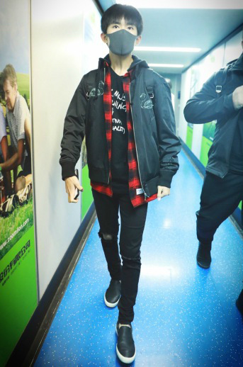 易烊千玺代言的单品,杨幂易烊千玺时尚单品