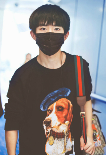 易烊千玺代言的单品,杨幂易烊千玺时尚单品