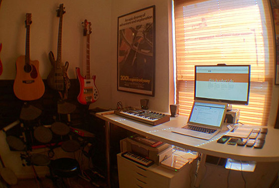 设计师两台显示屏怎么放好看,设计师两台显示器