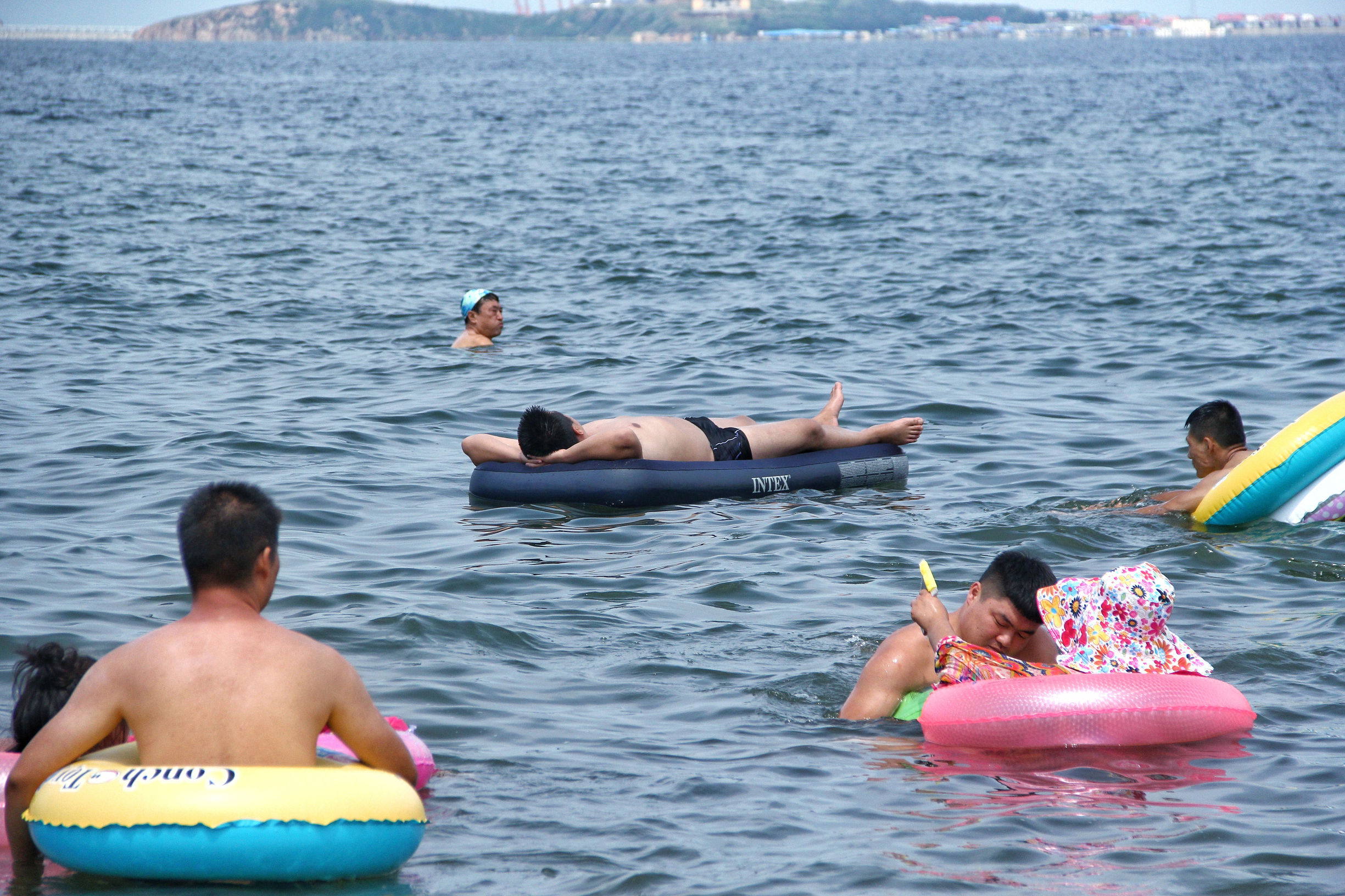 他说他想去看北方的海，我说“好”！