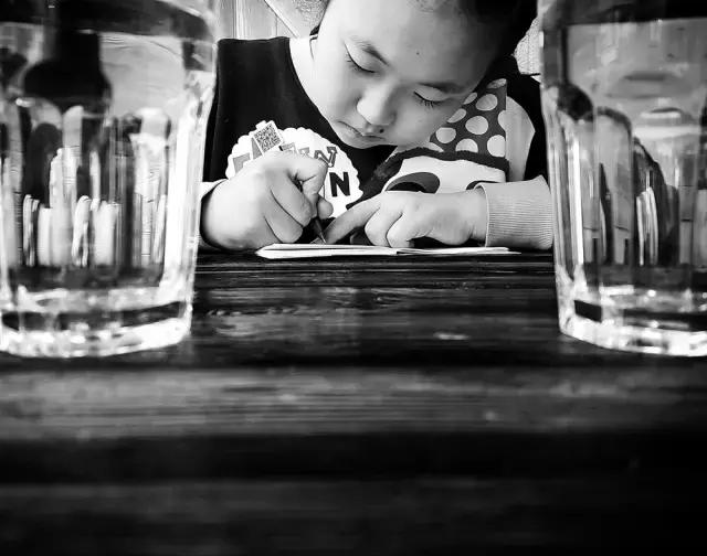 照片拍得太死板怎么补救,照片拍出来不好看怎么调整