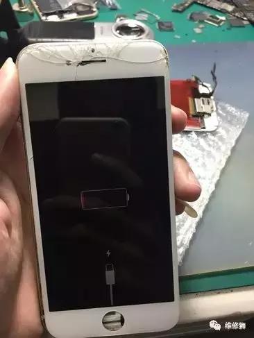 苹果6s摄像头摔了一下黑屏了,苹果6s摔了屏幕没坏触摸不了