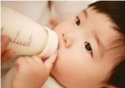 母乳不足能马上喝奶粉吗,月子里母乳不足正确的加奶粉方法