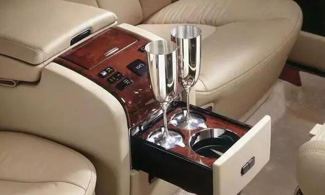 马云座驾曝光！车长7米，价值千万，内饰闪瞎眼