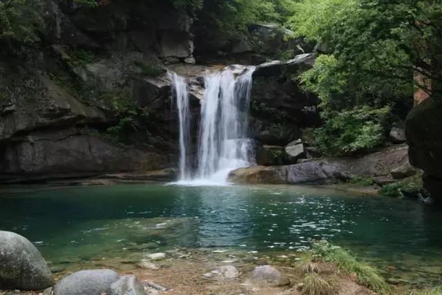 成都周边的野瀑布,成都周边超级宽大瀑布