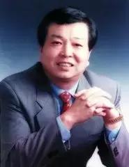 农村出来曾穷到*血卖**度日，如今身价780亿还娶了个泰国公主