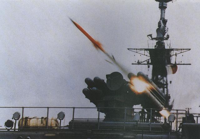 搭载12枚防空导弹,舰载防空导弹