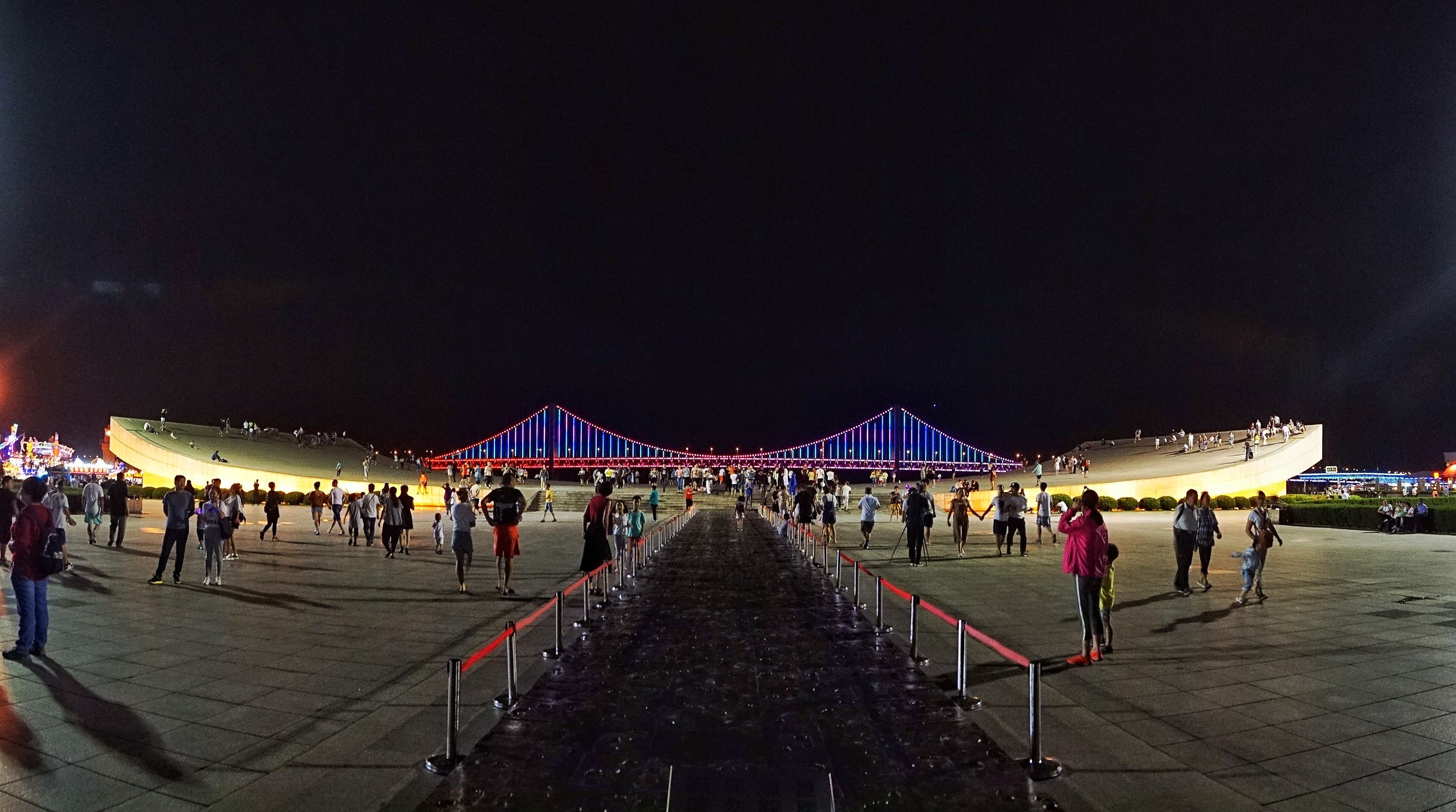 他说他想去看北方的海，我说“好”！