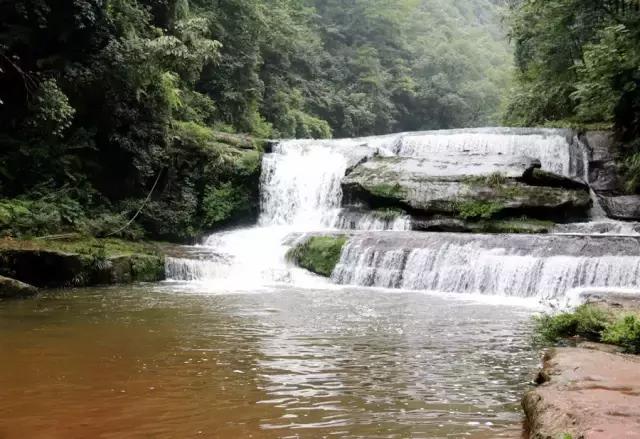 成都周边的野瀑布,成都周边超级宽大瀑布