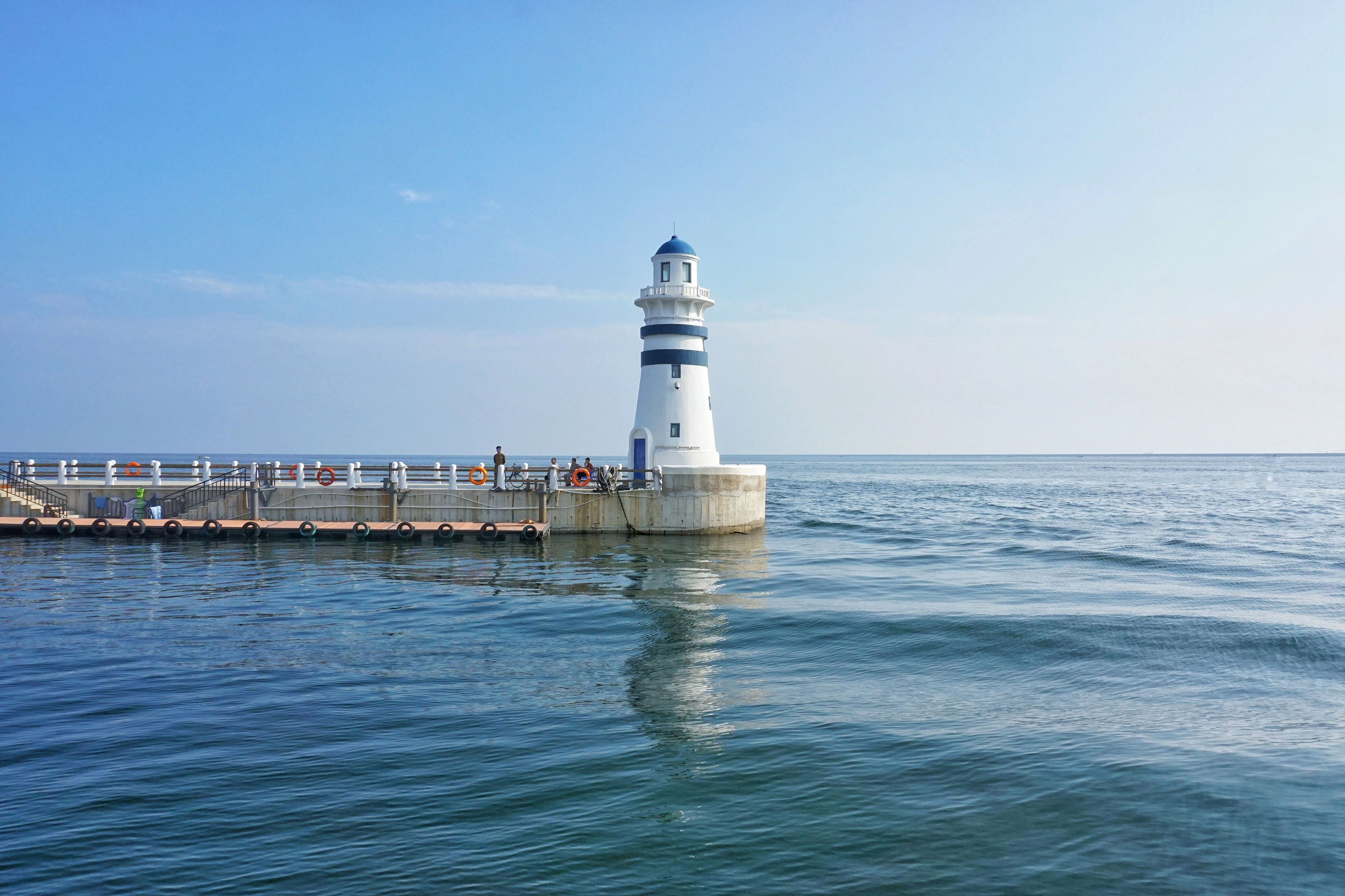 他说他想去看北方的海，我说“好”！