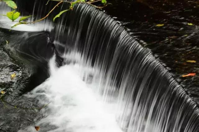 成都周边的野瀑布,成都周边超级宽大瀑布