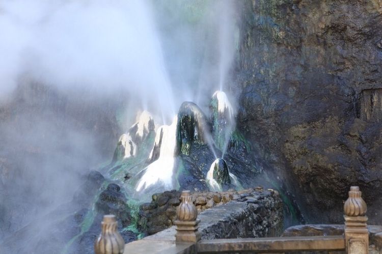 云南腾冲热海温泉美文,腾冲热海温泉景区热不热