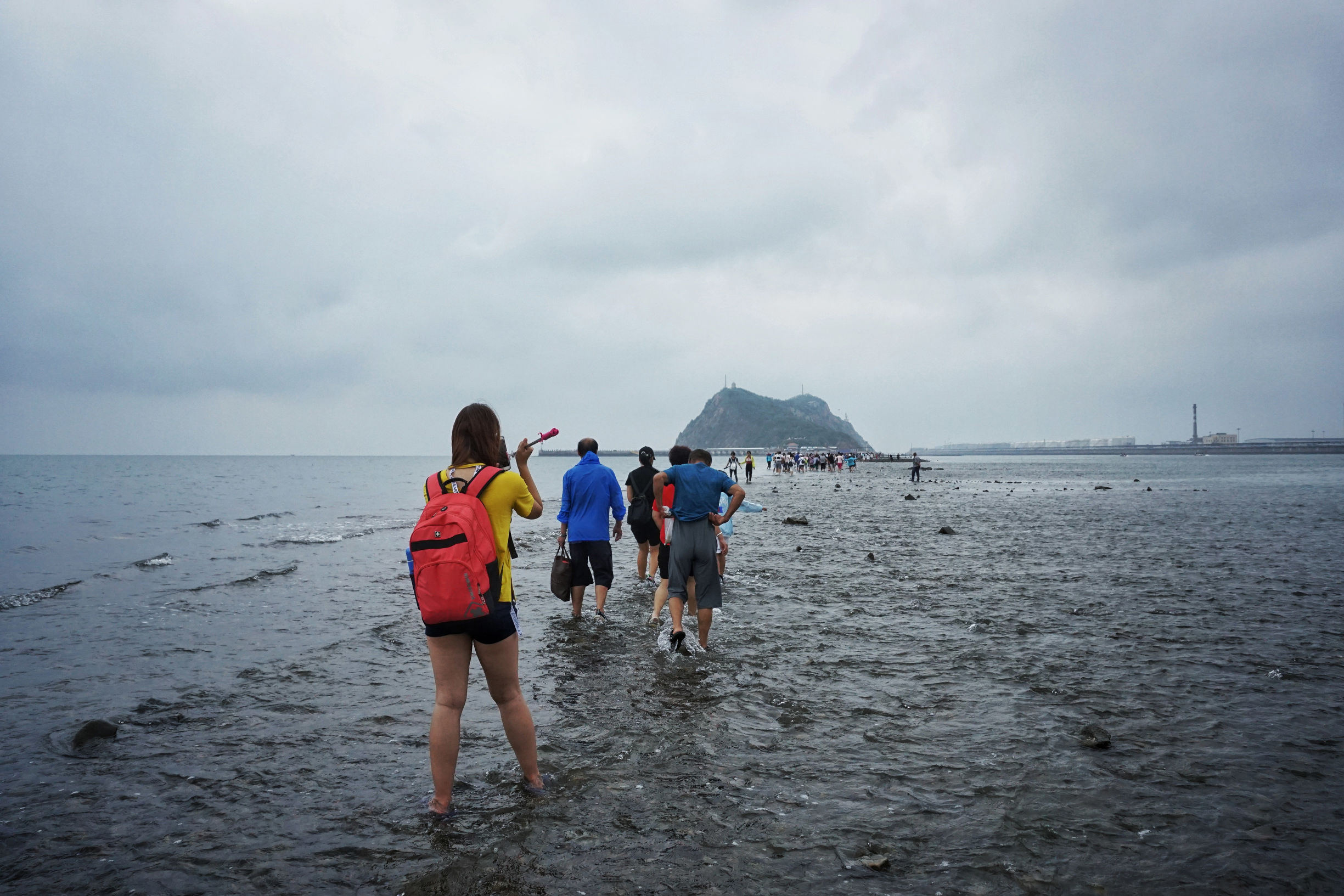 他说他想去看北方的海，我说“好”！
