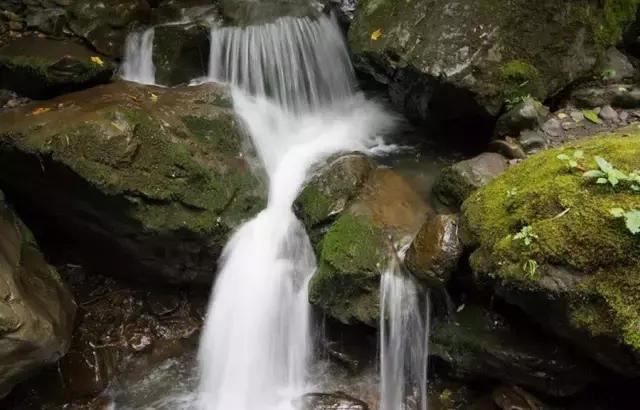 成都周边的野瀑布,成都周边超级宽大瀑布