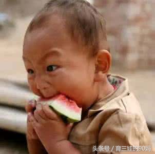 小孩子不爱吃饭瘦小,孩子瘦小挑食不爱吃饭睡不好