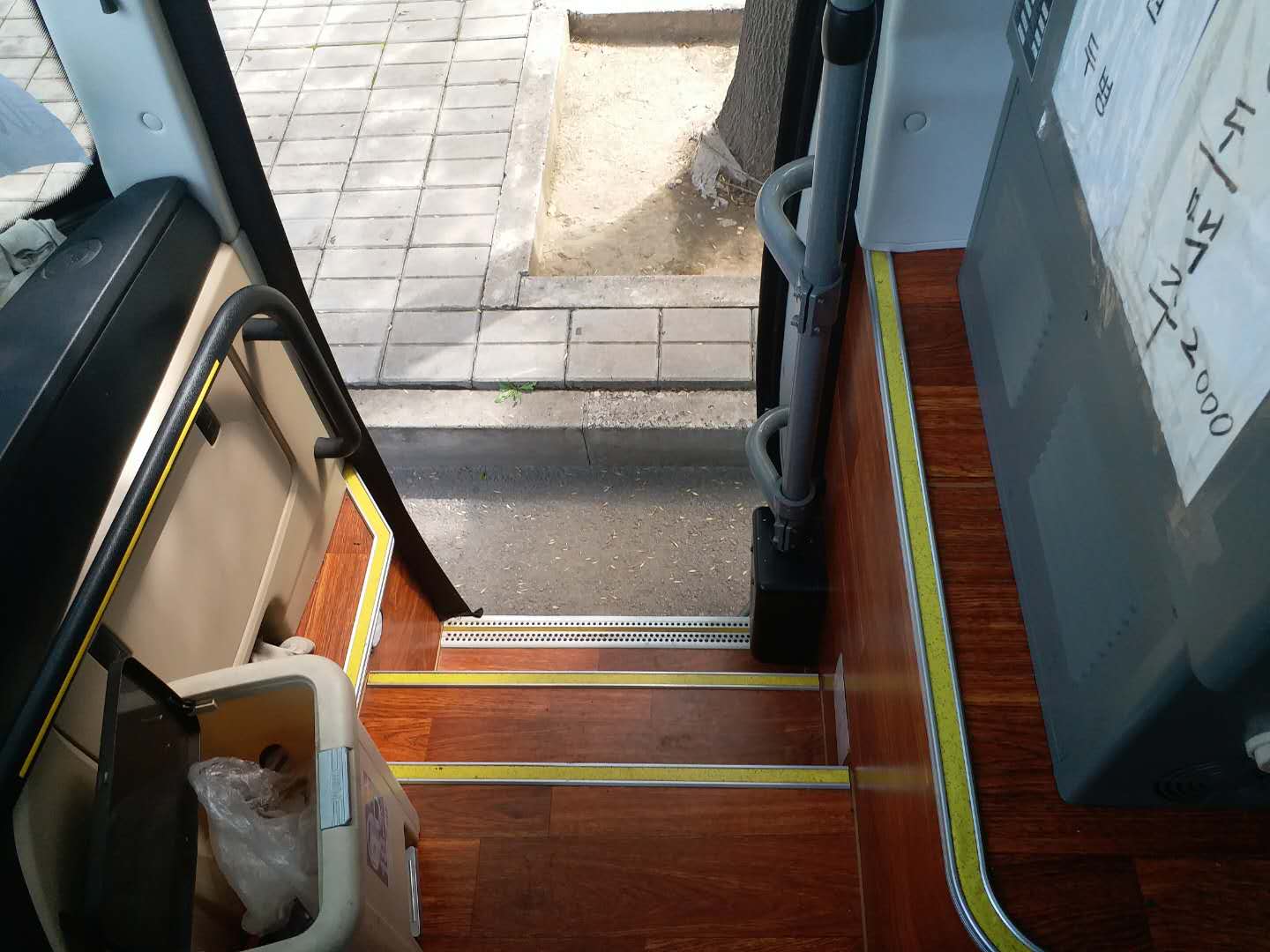 国产最大大巴客车,最高档国产大巴