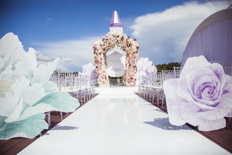 仿真花和鲜花哪个贵,婚礼鲜花价格区别图