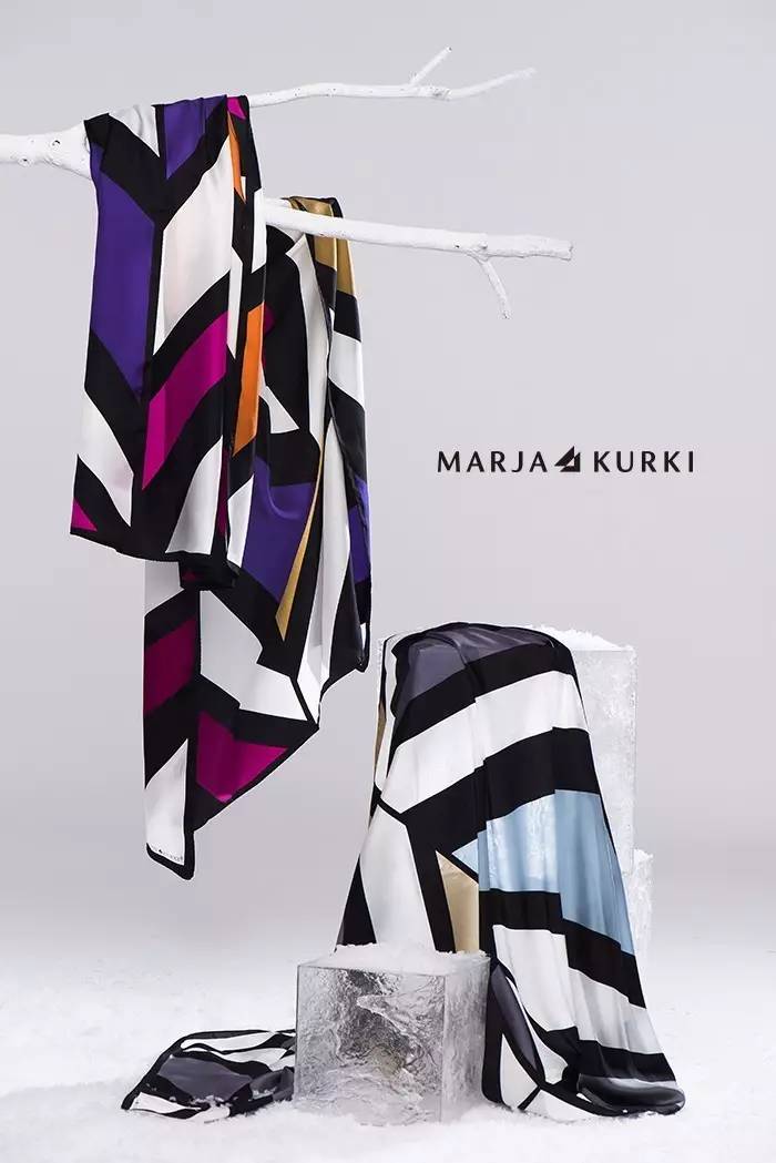 丝巾穿搭时装秀,时装秀展翅高飞丝巾