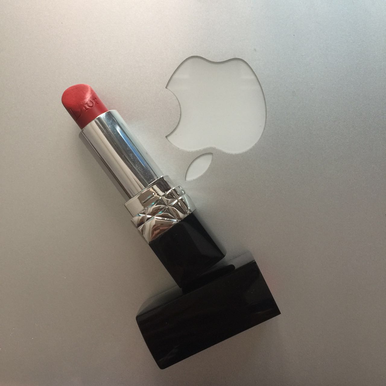 还在傻傻看试色疯狂买口红?看这一篇就够啦!