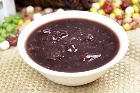 容易长白头是什么原因,几种人容易得白头发