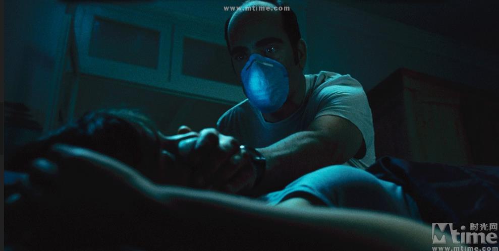 想想看?深夜爬上女邻居的床,这片堪称教科书级的啊