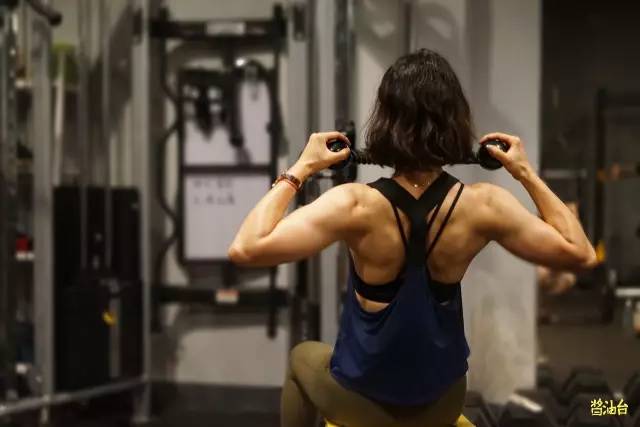 健身女日常穿衣,健身美女穿搭