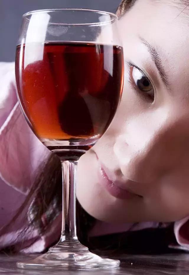 一招鉴别假红酒,红酒真假鉴别是不是真进口