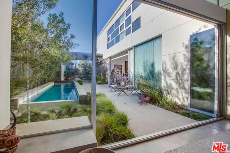 权游铁粉们听好了！“龙母”又多一个称号：中国明清家具爱好者