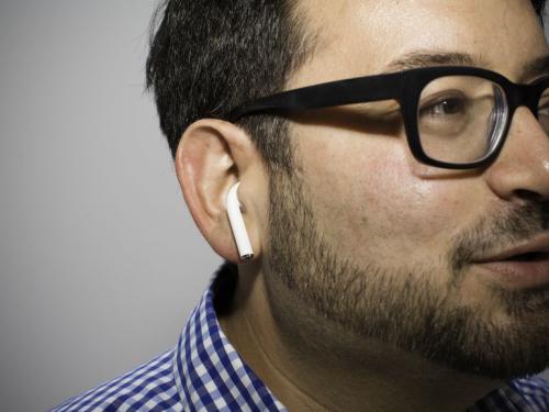 所有无线耳机的使用说明,盒装无线耳机如何使用