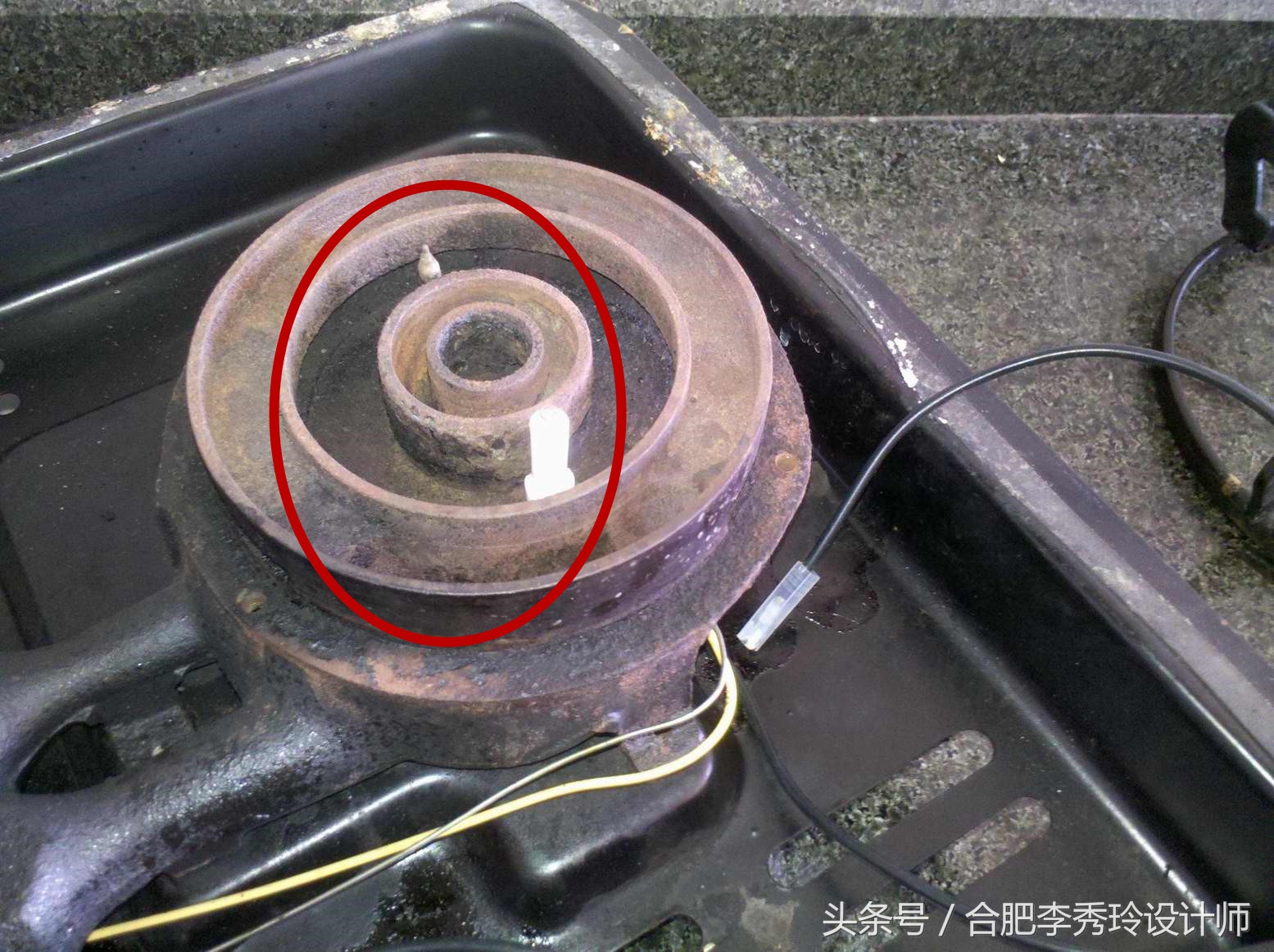 燃气灶火焰怎么调都是红色,燃气灶一开始蓝火慢慢变红火