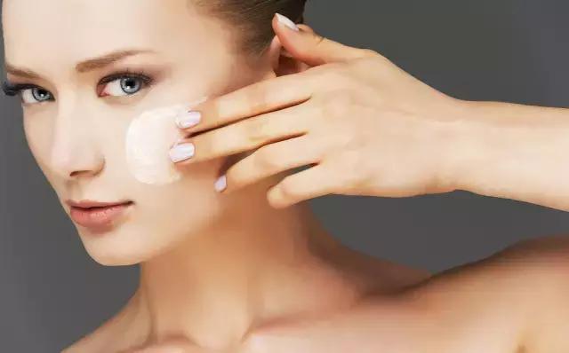 频繁更换护肤品对皮肤好吗,护肤品经常换品牌好还是固定好