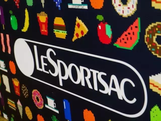 超级玛丽溜进了咖啡馆，扬言不服来战！