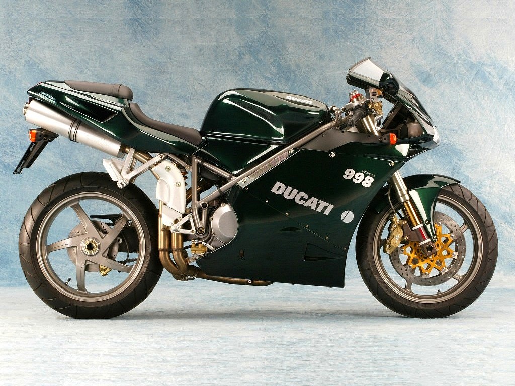 200匹的马力，极致轻量化车重，超跑遇到都不敢轻易轰油门*威示**