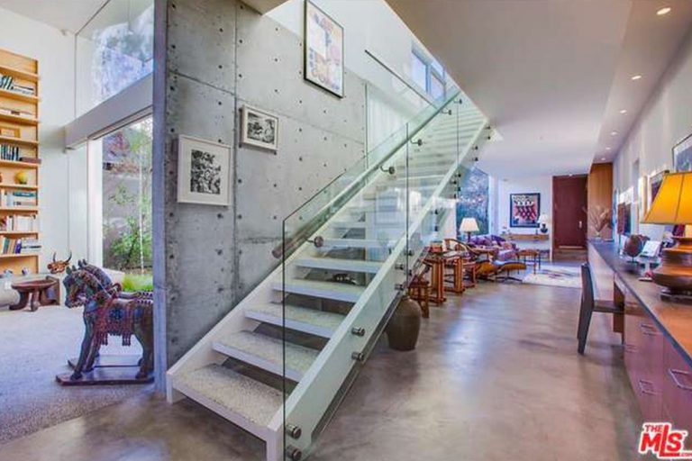 权游铁粉们听好了！“龙母”又多一个称号：中国明清家具爱好者