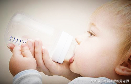 宝宝不爱喝水的正确方法,宝宝不爱喝水怎么办才正确