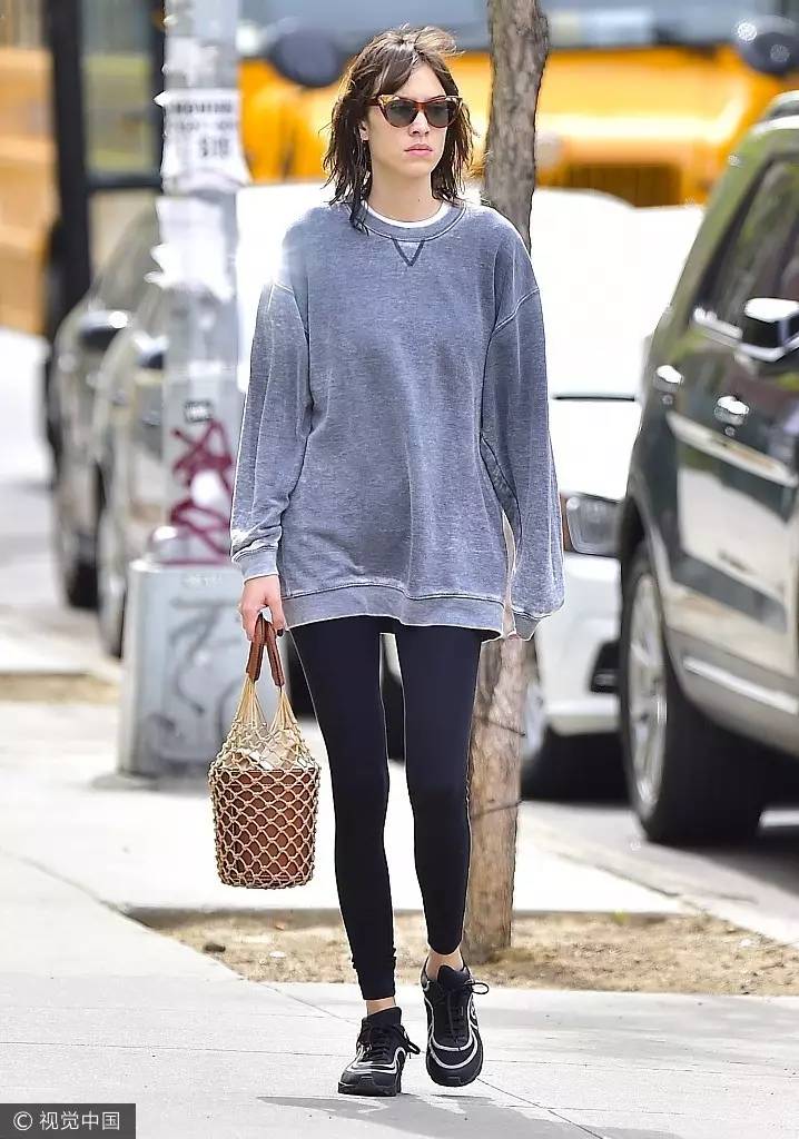 卫衣不好看怎么搭配,卫衣不好看搭配什么裤子