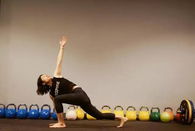 健身女日常穿衣,健身美女穿搭